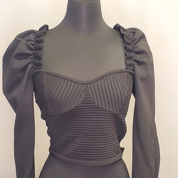 Mango Black Crop Top Long Puff Sleeves elastic cuffs Sweetheart neckline Size M - Picture 3 of 8